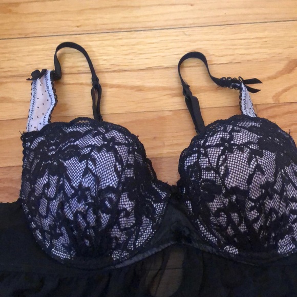 Lingerie - Picture 2 of 4